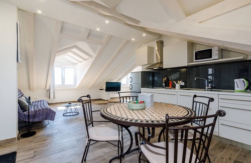 Gruz Apartment | Apartments Life - Two Bedroom Apartment with Balcony and Sea View