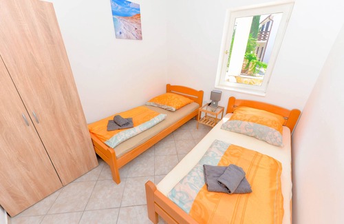 Novalja House | Apartments LULA for up to 12 people with WiFi&aircon,350m from the center