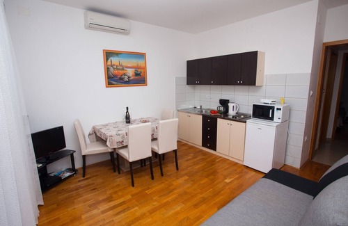 Banjol Apartment | Apartments Marija, (13234), Banjol, hr