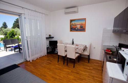 Banjol Apartment | Apartments Marija, (13234), Banjol, hr
