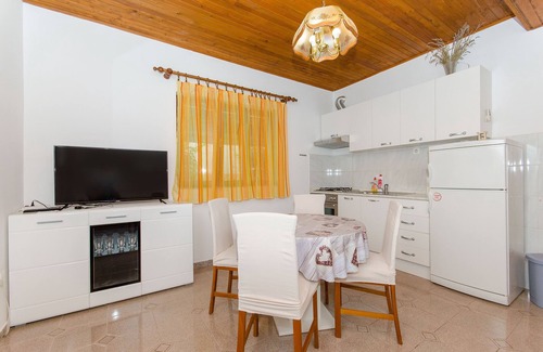 Vrpolje Apartment | Apartments Marinko (37171-A2) - Makarska