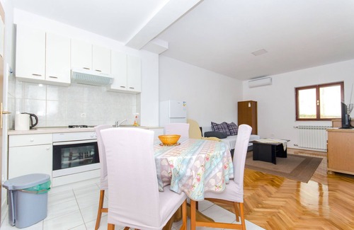 Vrpolje Apartment | Apartments Marinko (37171-A5) - Makarska