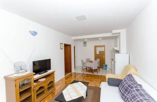 Vrpolje Apartment | Apartments Marinko (37171-A5) - Makarska