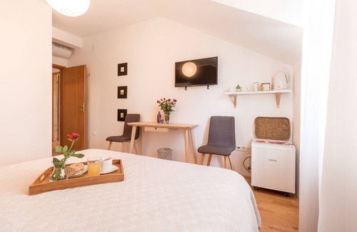 Zvekovica House | Apartments Micika - Deluxe Double Room with Mountain View (S2)