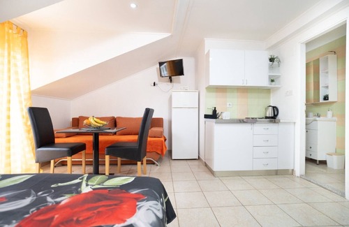 Gornji Karin Apartment | Apartments Milic - Studio Apartment with Sea View 4