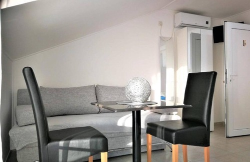 Gornji Karin Apartment | Apartments Milic - Studio Apartment with Sea View 4 - 2