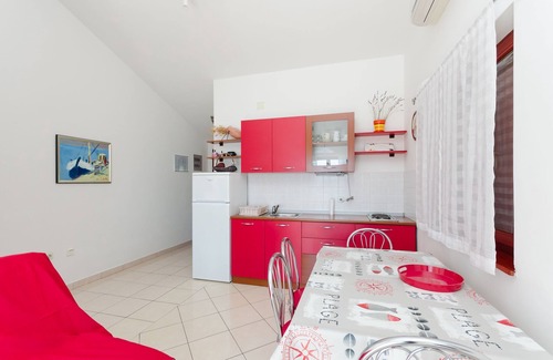 Ribarica Apartment | Apartments Mladen (61131-A1) - Karlobag