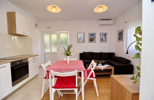 Polace Apartment | Apartments Nodilo - One Bedroom Apartment with Balcony and Sea View (Apt 1)
