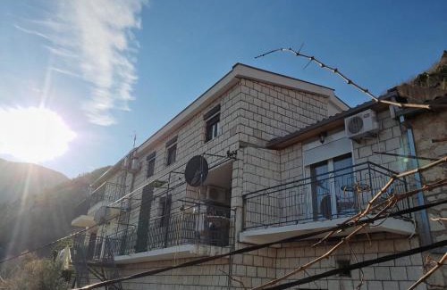 Karuc House | Apartments "Old house Pajovic"