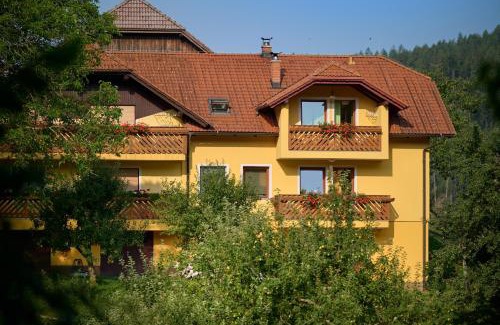 Prevalje House | Apartments Organic Tourist Farm Gradišnik
