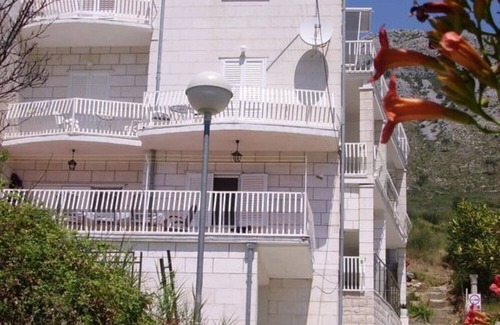 Mokosica Apartment | Apartments Peco - Apartment with 1 bedroom, terrace and partial sea view