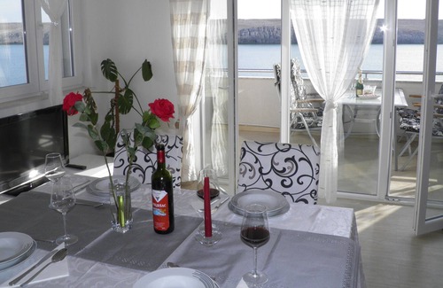 Dinjiska Apartment | Apartments Perla 1-island Pag seafront