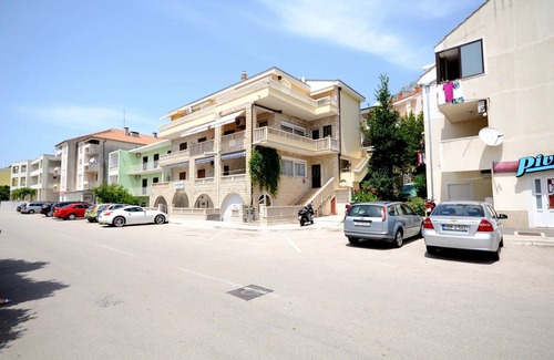 Istok Apartment | Apartments Pero (36191-A4) - Makarska