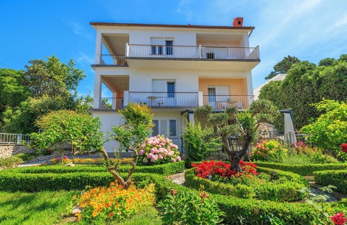 Rab Apartment | Apartments Rajka (65701-A2) - Banjol - island Rab