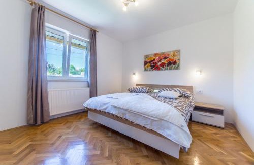 Trinajstici Apartment | Apartments Raspolic