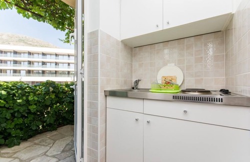 Srebreno Apartment | Apartments & Rooms Jokovic-Standard Studio Apartment with Terrace and Partial Sea View