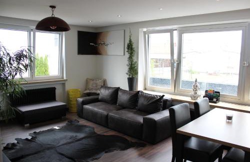 Oberhausen-Sud Apartment | Apartments- stilvolles 95 qm mit Balkon und Parkplatz
