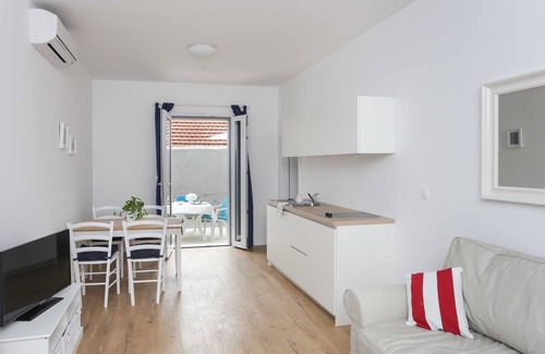 Gruz Apartment | Apartments Villa Karmen - Comfort One-Bedroom Apartment with Terrace (Marine)