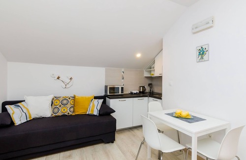 Zvekovica Apartment | Apartments Villa Key - Comfort One Bedroom Apartment with Balcony