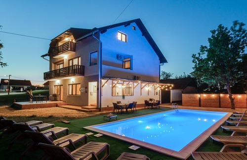 Dreznik Grad Apartment | Apartments Villa Mavi - Two Bedroom Apartment Ground Floor