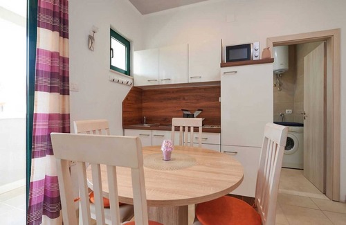 Kastel Stafilic Apartment | Apartments Vujina - Comfort Studio Apartment with Terrace 3 (Luka)