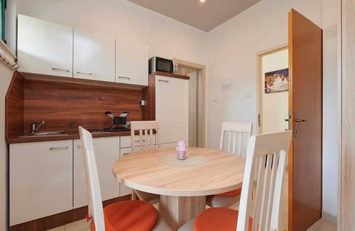 Kastel Stafilic Apartment | Apartments Vujina - Comfort Studio Apartment with Terrace 3 (Luka)