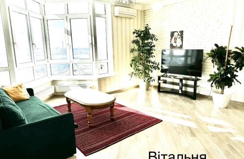 Darnyckyj Apartment | Apartments with Dnipro view