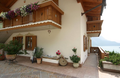 Molveno Villa | Apartments with large balconies and spectacular views of Lake Molveno *