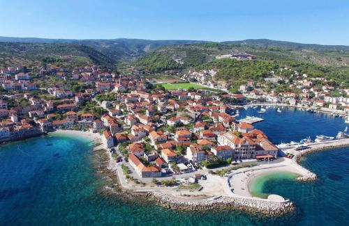 Postira Apartment | Apartments with parking space Postira, Brac - 2911