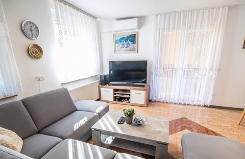 Skofljica Apartment | Apartments Želimlje - Three Bedroom Apartment 2 (spodaj)