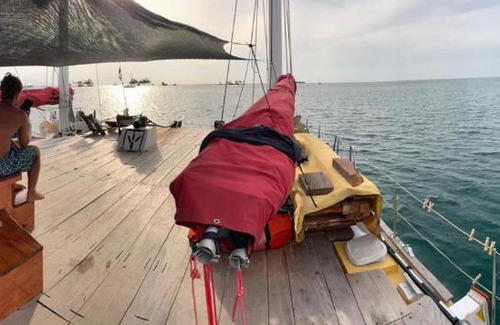 Nusatupo Resort | Apatiki sailing boat
