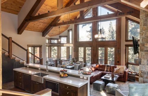 Mountain Village Cabin | Apex by AvantStay | Cozy Expansive Mountain Home | Close to the Slopes!
