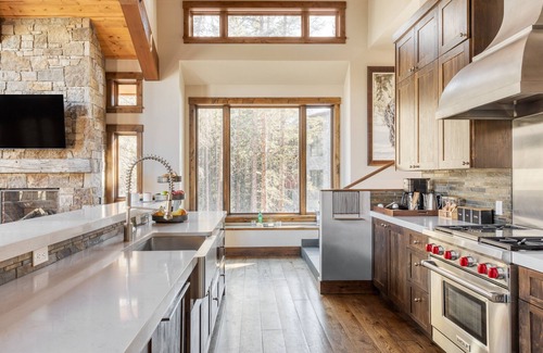 Mountain Village Cabin | Apex by AvantStay | Cozy Expansive Mountain Home | Close to the Slopes!