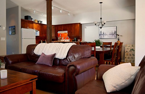 Okanagan-Similkameen House | APEX Cozy Copper Creek Townhouse w/Hot Tub on Skating Loop