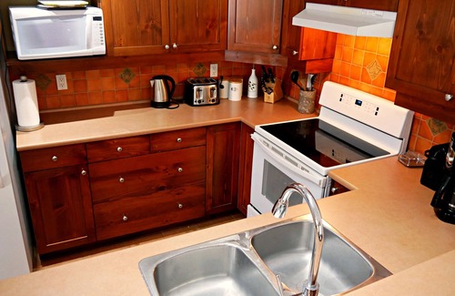 Okanagan-Similkameen House | APEX Cozy Copper Creek Townhouse w/Hot Tub on Skating Loop