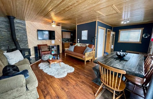 Okanagan-Similkameen Ski Chalet | Apex Mountain ~ Mountain Air Retreat ~ Cozy Chalet