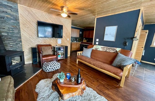 Okanagan-Similkameen Ski Chalet | Apex Mountain ~ Mountain Air Retreat ~ Cozy Chalet