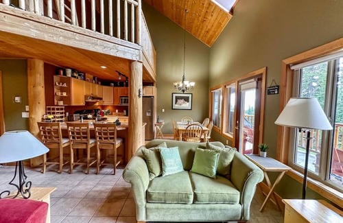 Okanagan-Similkameen House | Apex Mountain ~ Snowfake Slopes