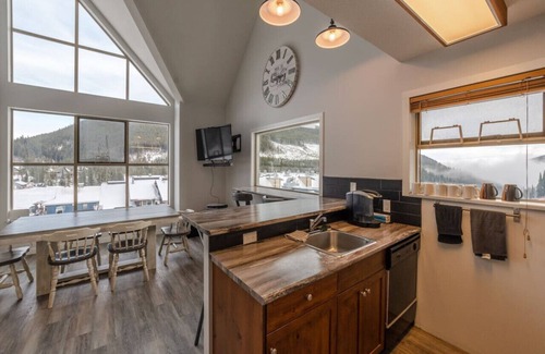 Okanagan-Similkameen Condo | Apex Mountain ~ The Mountain Lux
