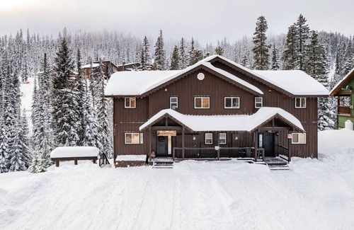 Okanagan-Similkameen House | Apex Mountain ~ Trailside Lodge ~ Ski In Ski Out
