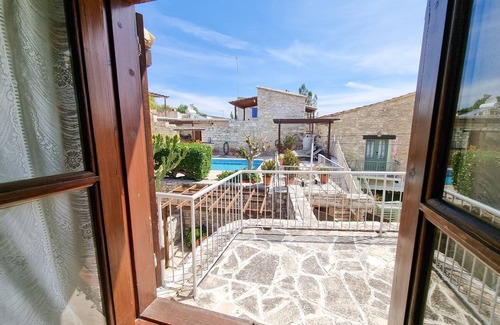 Skarinou Apartment | Aphrodite's Pool Retreat