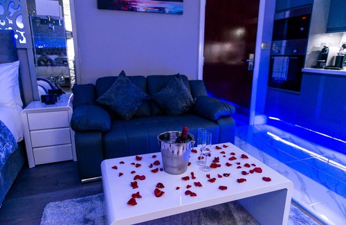 Bradford Apartment | Aphrodite Suites - Deluxe Apartment Suite