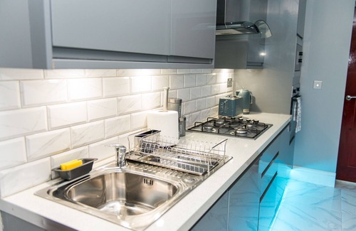 Huddersfield Apartment | Aphrodite Suites - The Sanctuary Hot Tub SPA Suite
