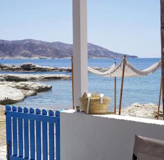 Kimolos Apartment | Apleton Beach House Kimolos at Zacharias Beach