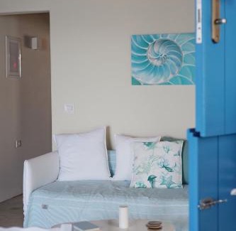 Kimolos Apartment | Apleton Beach House Kimolos at Zacharias Beach