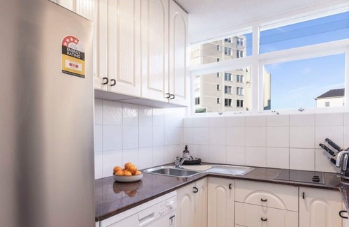 Elizabeth Bay Apartment | Apmnt With Parking, Balcony, Pool & Harbour Views