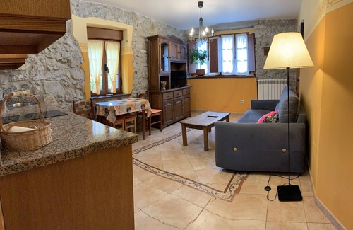 Cue Cottage | Apmto rural La Hilera d'Abaju for 2/3 people. Cue, Llanes.