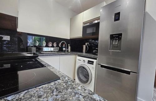 Luton Apartment | Apollo 16-1 bed town center