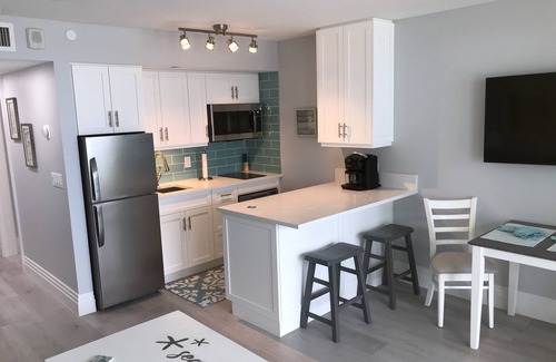 Marco Island Condo | Apollo 9th floor private beachfront balcony *Majestic Views*