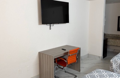 Historic Downtown Kissimmee Hotel | Apollo Inn